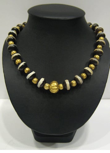 Tibetan Agate and Gold Bead Necklace, 19th Century CE