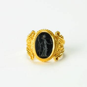Gold Ring Featuring a Classical Revival Onyx Intaglio of a Standing Deity, 18th Century CE