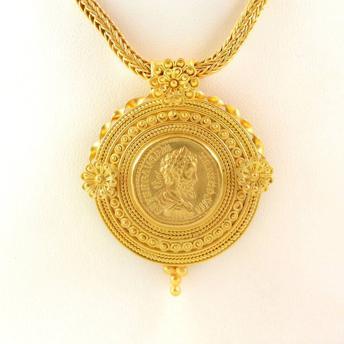 Classical Revival Gold Necklace with a Coin Pendant, 18th Century CE - 19th Century CE