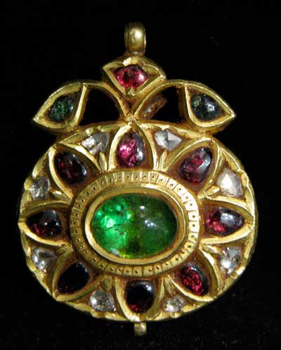 Inlaid Mughal Gold Pendant, 17th Century CE - 19th Century CE