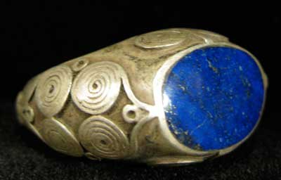 Ottoman Silver Ring Featuring a Lapis Lazuli Stone, 18th Century CE - 19th Century CE