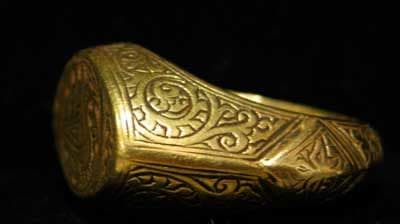 Incised Gold Ring with Bird Motif, 1200 CE - 1600 CE