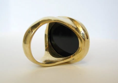 Gold Ring Featuring a Roman Sardonyx Seal Depicting a Quadriga, 100 CE - 300 CE