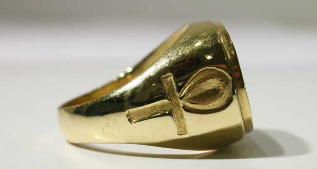 Gold Ring with a Classical Revival Onyx Intaglio Depicting a Mythological Scene, 18th Century CE