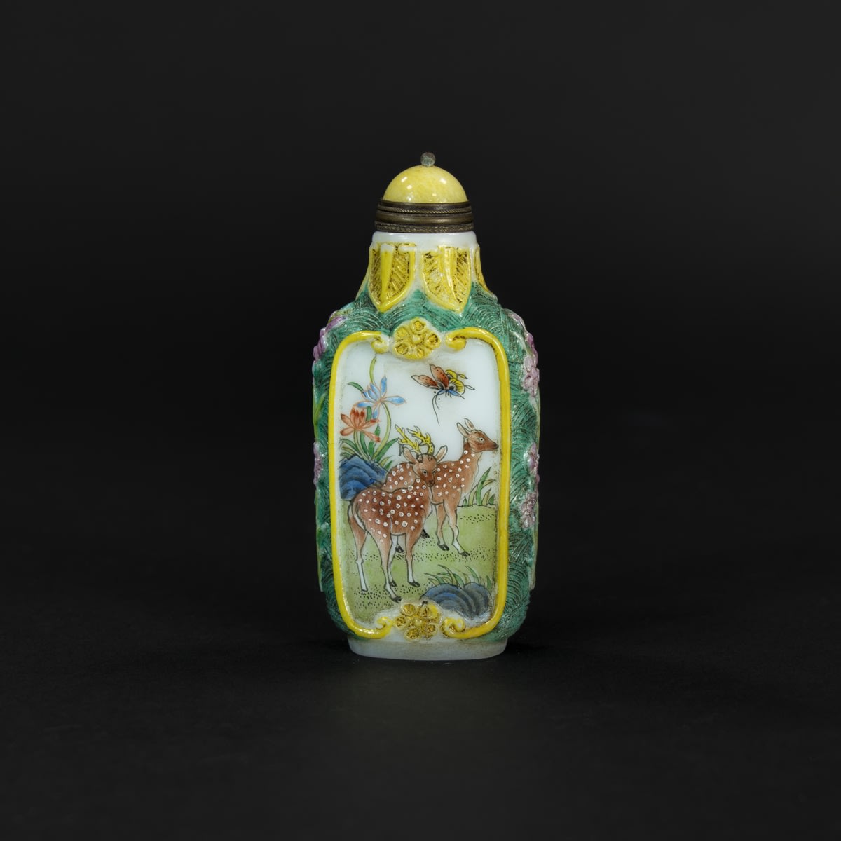 Enamelled Peking Glass Snuff Bottle with glass lid , 1644 AD to 1912 AD