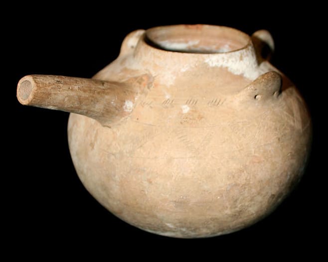 Luristan Terracotta Spouted Veseel, 1200 BCE - 700 BCE