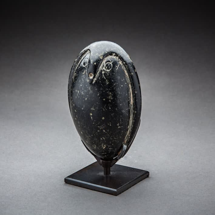 Diorite figure of a bird, possibly an owl, 6000 BCE - 4000 BCE