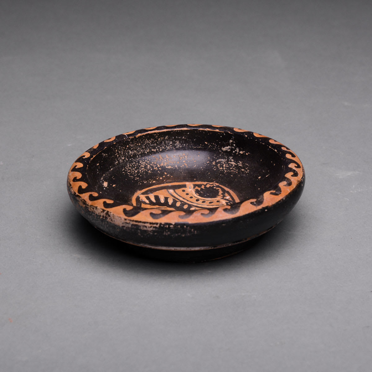 Apulian Red-Figure Dish, 400 BCE - 300 BCE