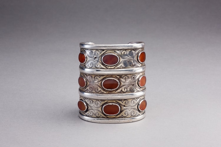 Pair of Turkoman Tekke "Bilezik" silver cuff bangles, 19th Century CE