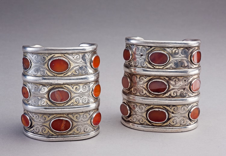 Pair of Turkoman Tekke "Bilezik" silver cuff bangles, 19th Century CE