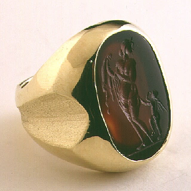 Gold Ring Featuring a Classical Revival Intaglio of Aphrodite and Eros, 1700 CE - 1800 CE