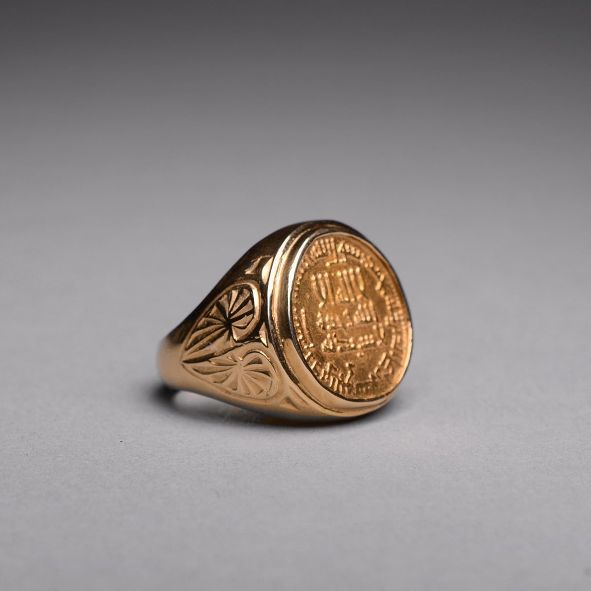 Gold Ring Featuring an Abbasid Gold Dinar, 749 CE - 1258 CE