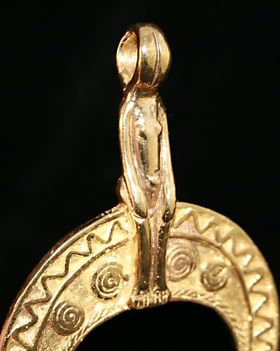 Gold Cast of a Nuna Pendant, 21st Century CE