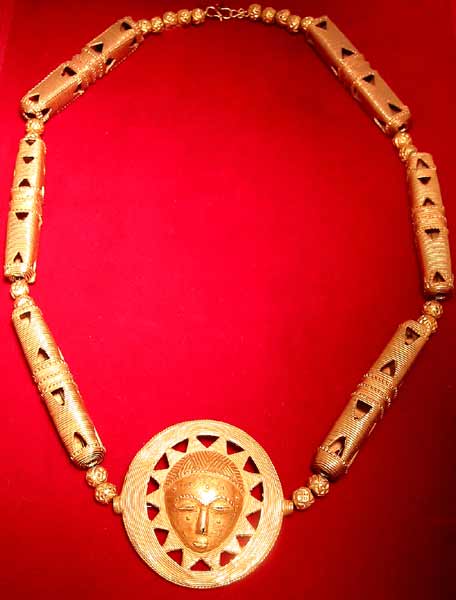 Akan Gold Beaded Necklace Featuring a Mask Pendant, 17th Century CE - 20th Century CE