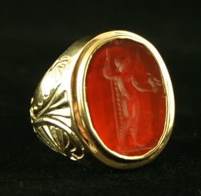 Gold Ring Featuring a Classical Revival Carnelian Intaglio Depicting Mercury, 18th Century CE - 19th Century CE