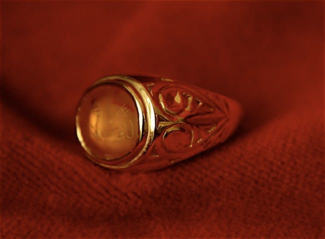 Gold Ring Featuring a Roman Carnelian Intaglio Depicting a Seahorse, 100 CE - 300 CE