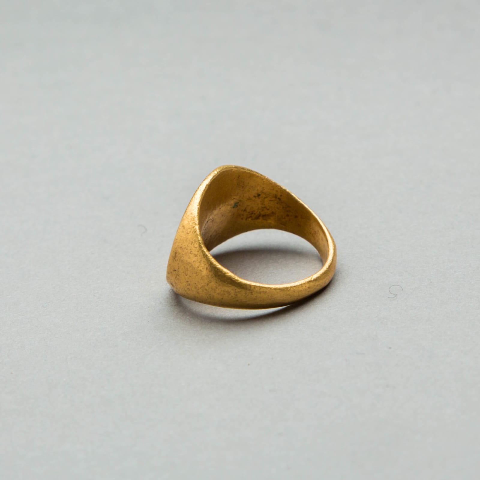 Gold Seal Ring Featuring Romulus and Remus, 17th Century CE - 19th Century CE