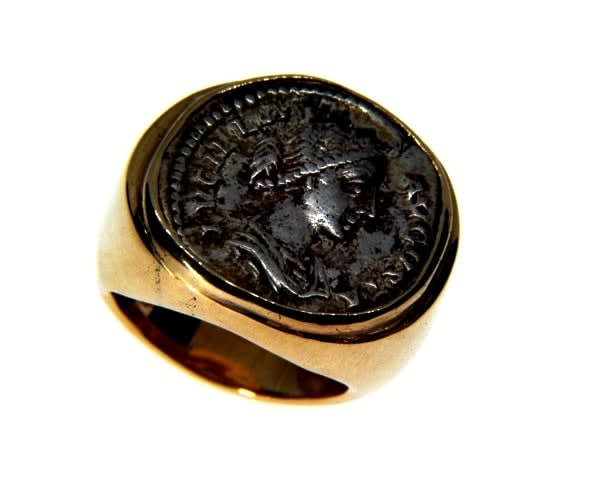 18 K Gold Ring featuring a silver Denarius of Empress Lucilla, 161 CE - 169 CE