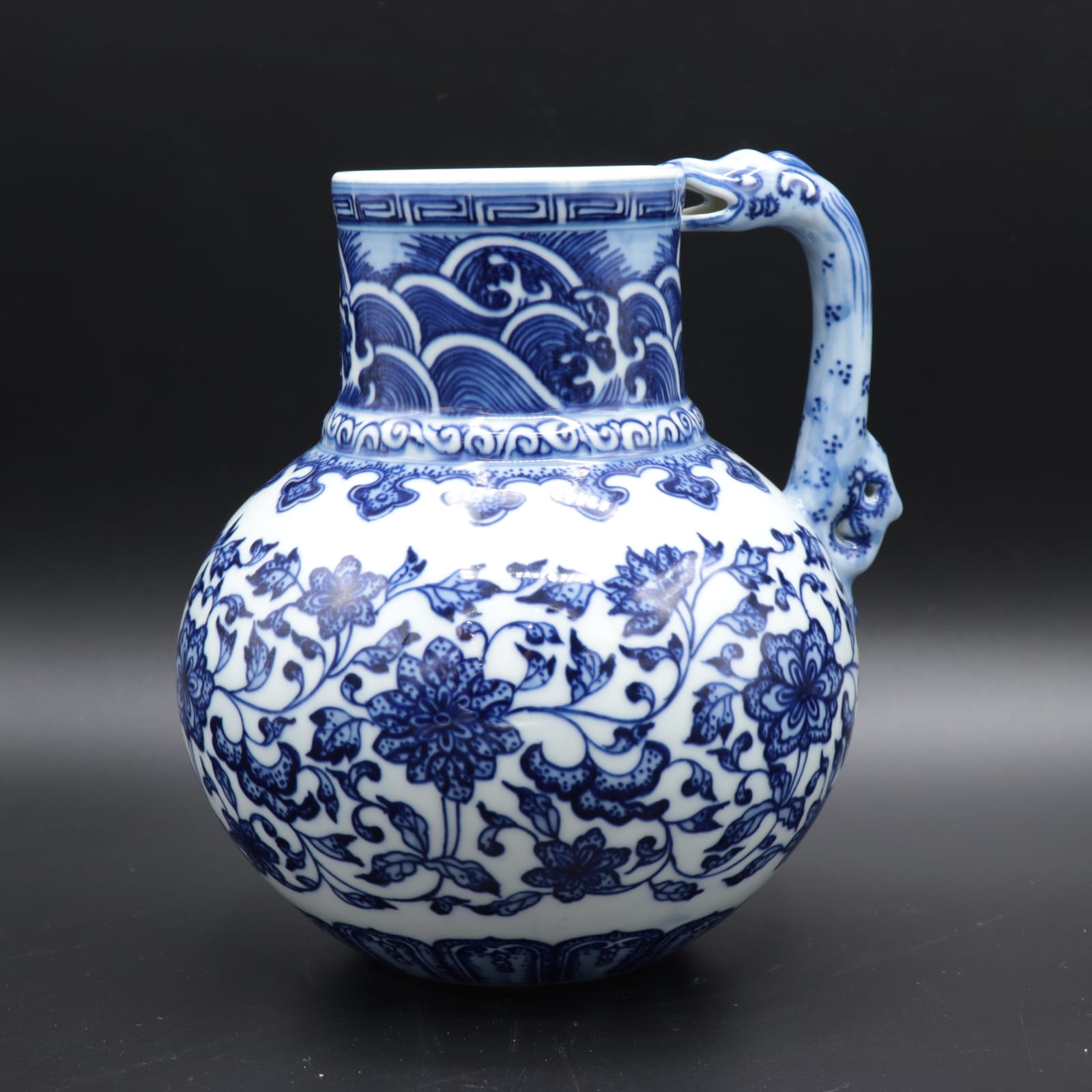 Blue and white porcelain dating to the Yongzheng Era, 1722 - 1735 CE