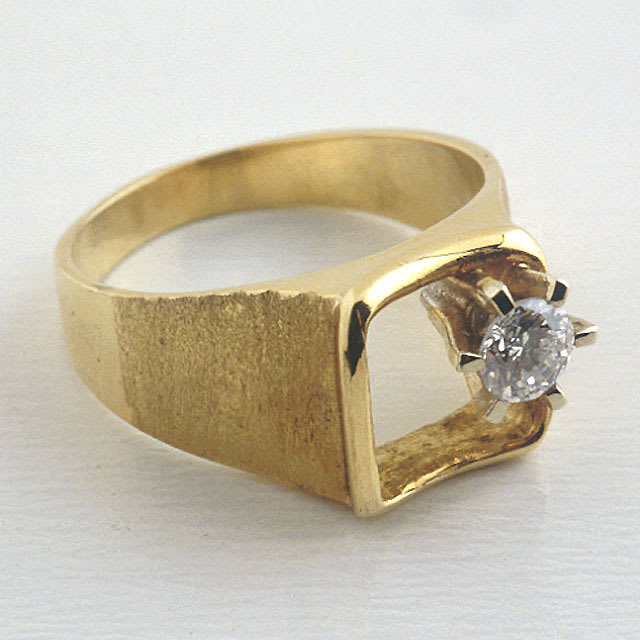 Round Diamond Of.31c Set In A Ring Of 14k. Gold