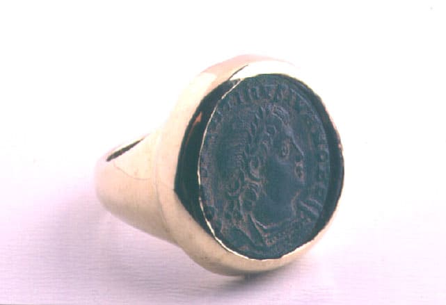 Bronze coin of Roman Emperor Constantius II, 337 CE - 361 CE