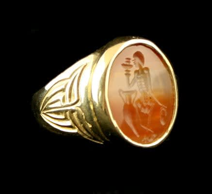 Gold Ring Featuring a Classical Revival Agate Intaglio Depicting a Skeleton, 18th Century CE - 19th Century CE