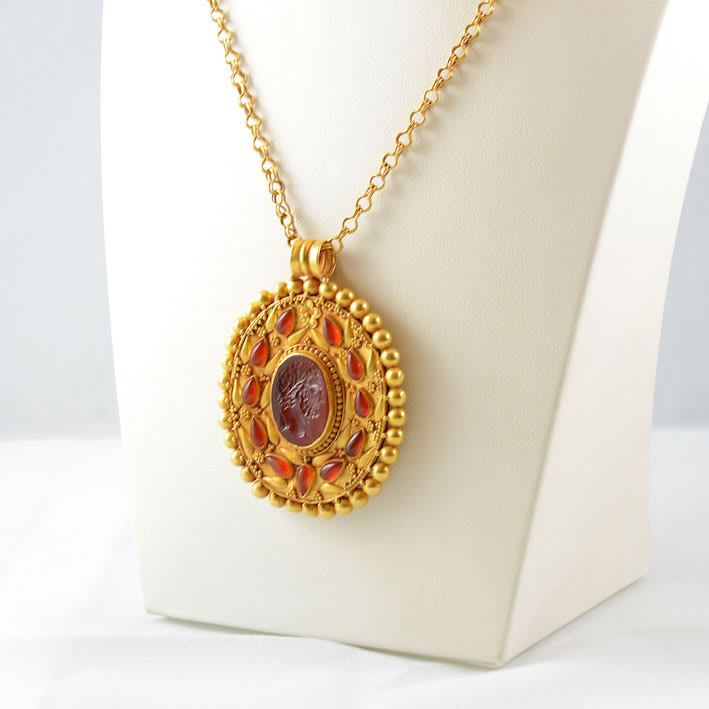 Classical Revival Gold Necklace Featuring a Roman Carnelian Intaglio of Emperor Caracalla, 3rd Century CE - 19th Century CE
