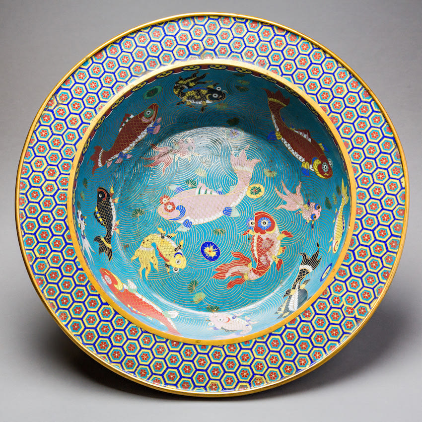 Large enamelled basin with colourful fish, 1644 CE - 1912 CE