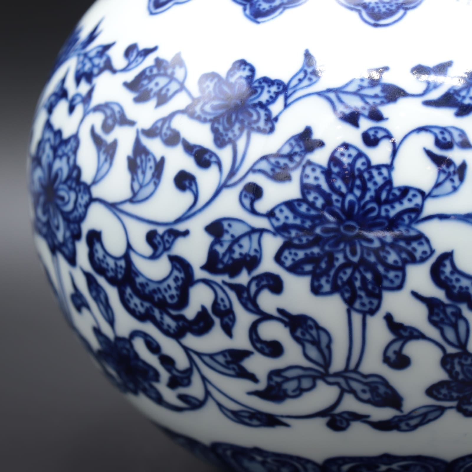 Blue and white porcelain dating to the Yongzheng Era, 1722 - 1735 CE