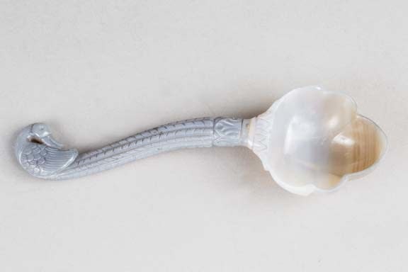 Carved Chalcedony spoon terminating in a duck figurine, 1600 CE - 1850 CE
