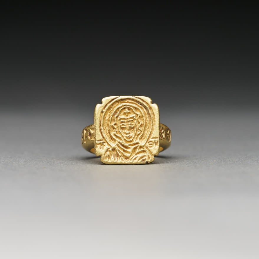 Byzantine Gold Ring Depicting the Virgin