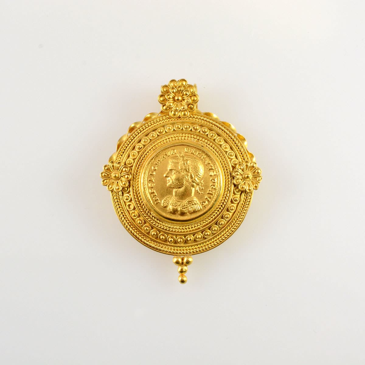 Classical Revival Gold Pendant, 18th Century CE - 19th Century CE