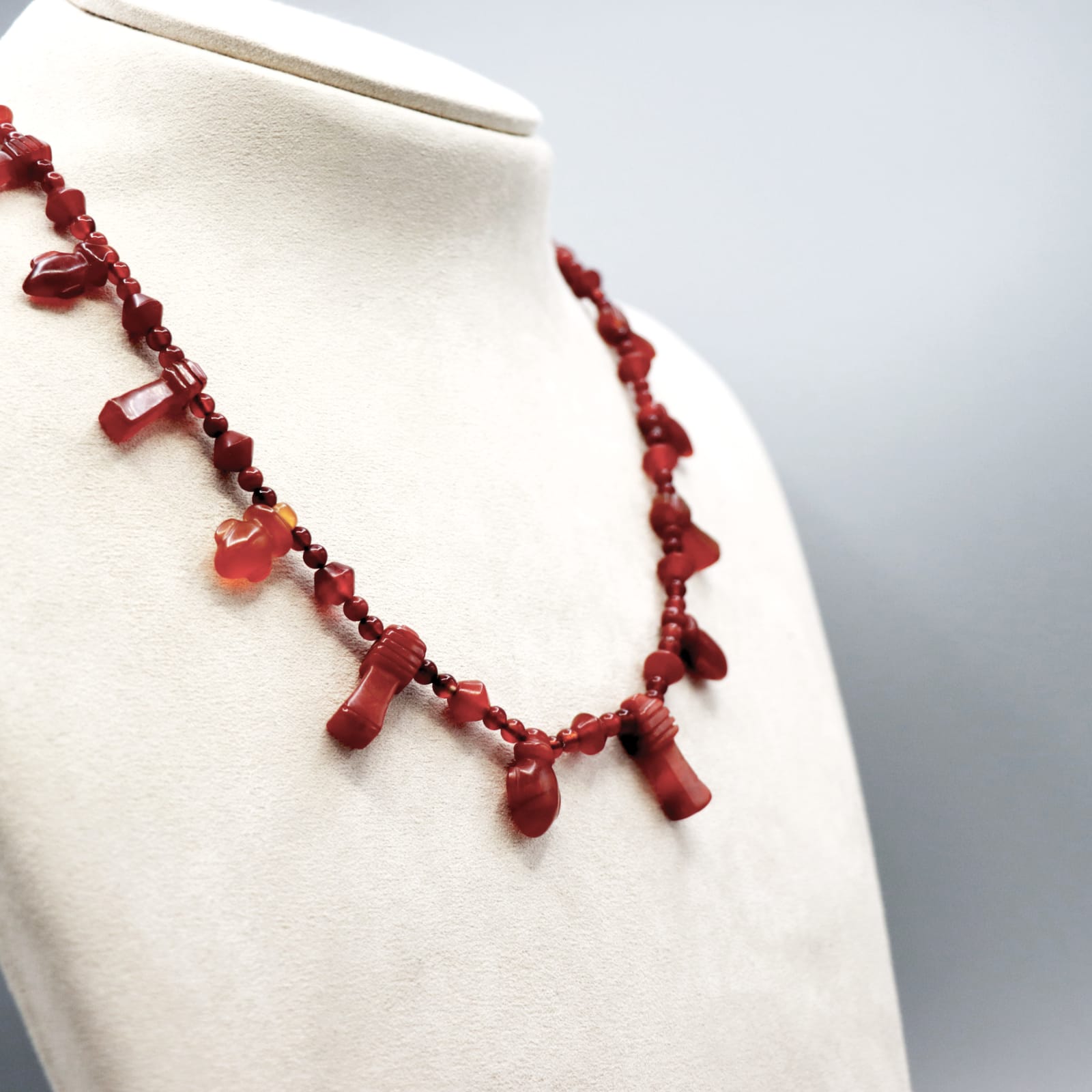Amuletic Necklace, with Hearts and Djed-Pillars, 1353 BC - 1292 BC