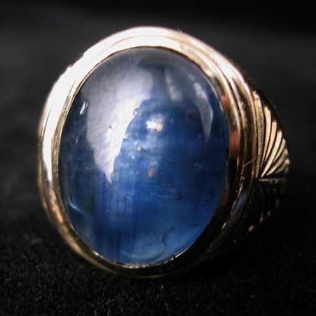 Gold Ring with Cabochon Blue Sapphire