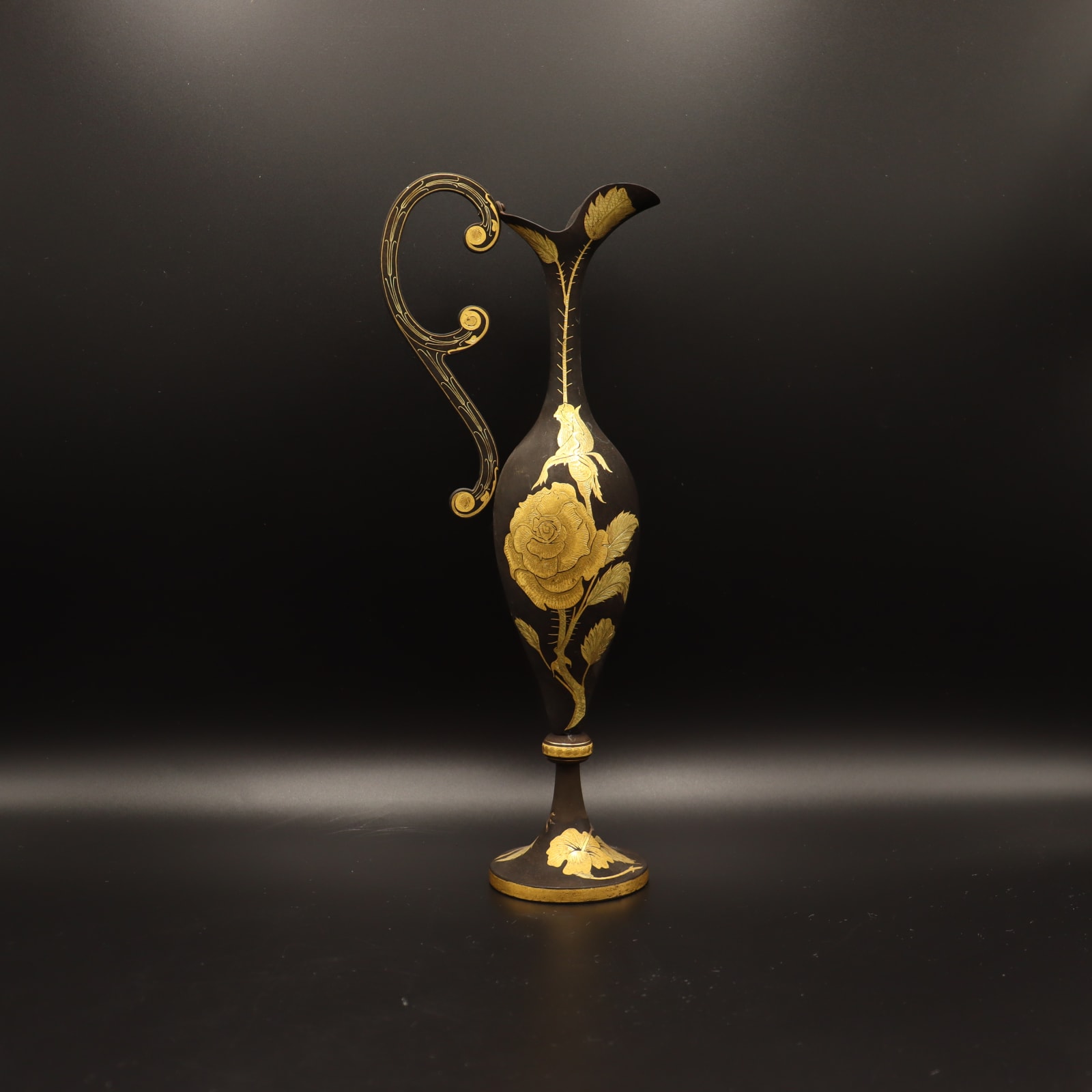 An Alhambra style gold inlaid vase (Toledo workshop) 19th Century