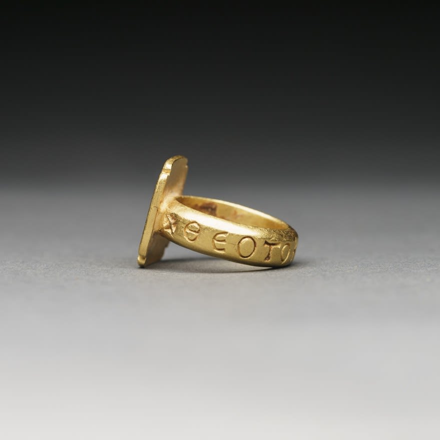 Byzantine Gold Ring Depicting the Virgin