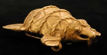 Pre-Columbian Art / Gold Pendant of a Turtle, 500 CE - 1550 CE