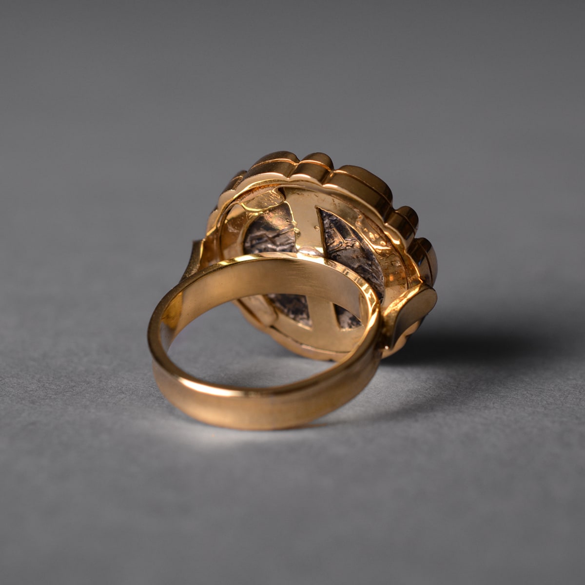 Silver Denarius Of Roman Emperor Hadrian Set In An 18 Karat Gold RIng, 117 CE - 138 CE