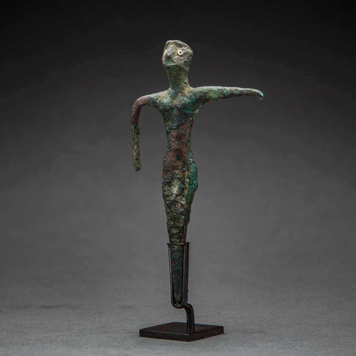 Standing Female with Inlaid Eyes, 3500 BCE - 2500 BCE