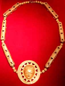 Akan Gold Beaded Necklace Featuring a Mask Pendant, 17th Century CE - 20th Century CE