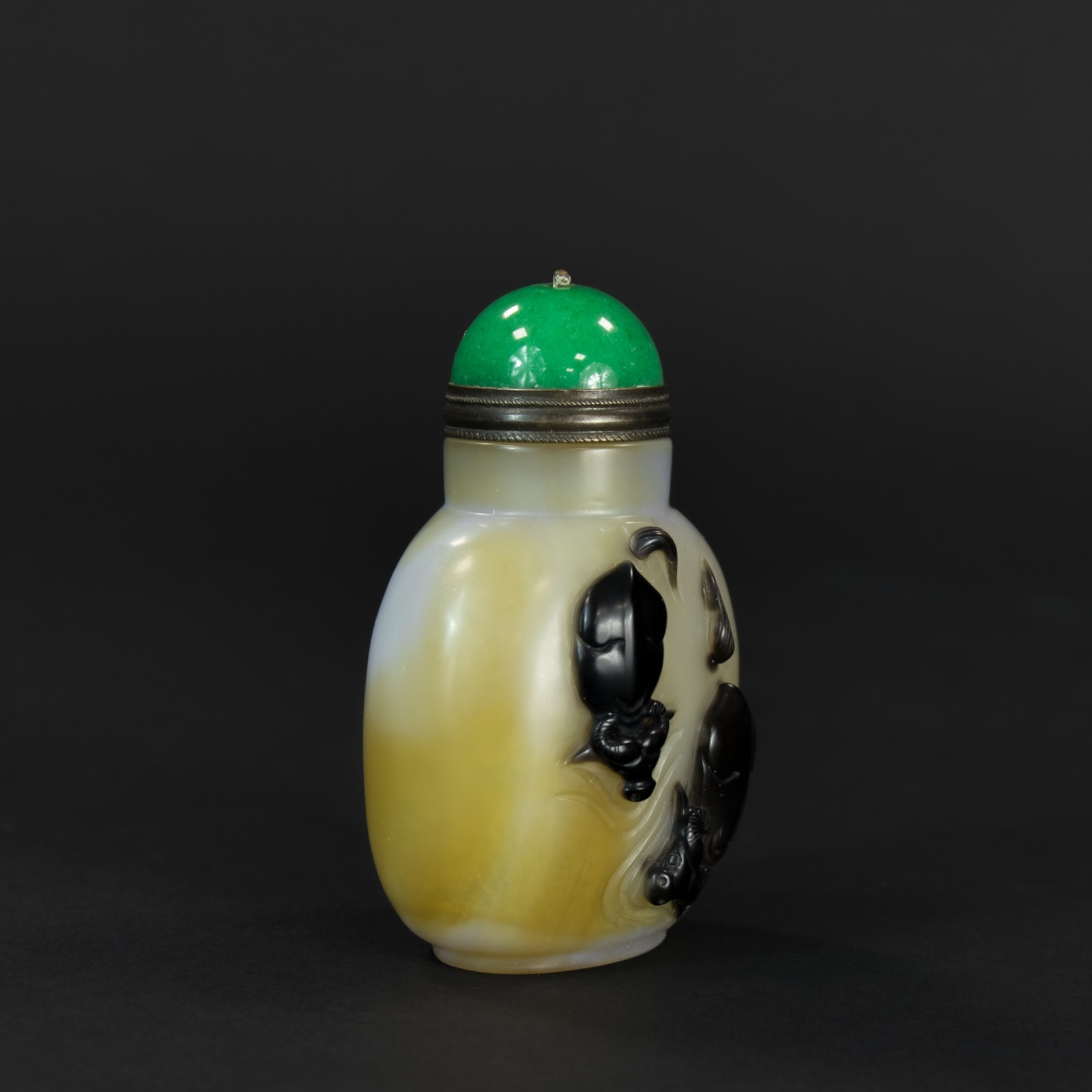 Snuff Bottle with Jade stone lid , 1644 AD to 1912 AD