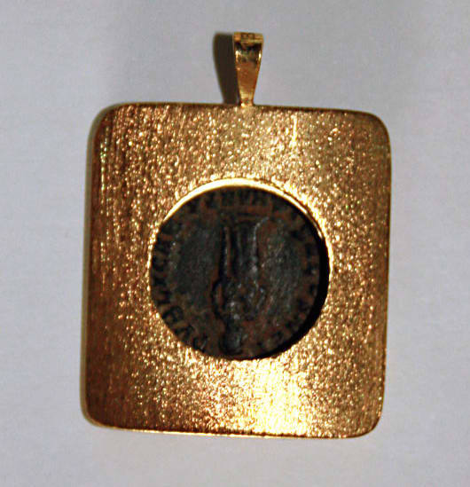 Gold Pendant with Bronze Coin of Empress Fausta, 307 CE - 337 CE