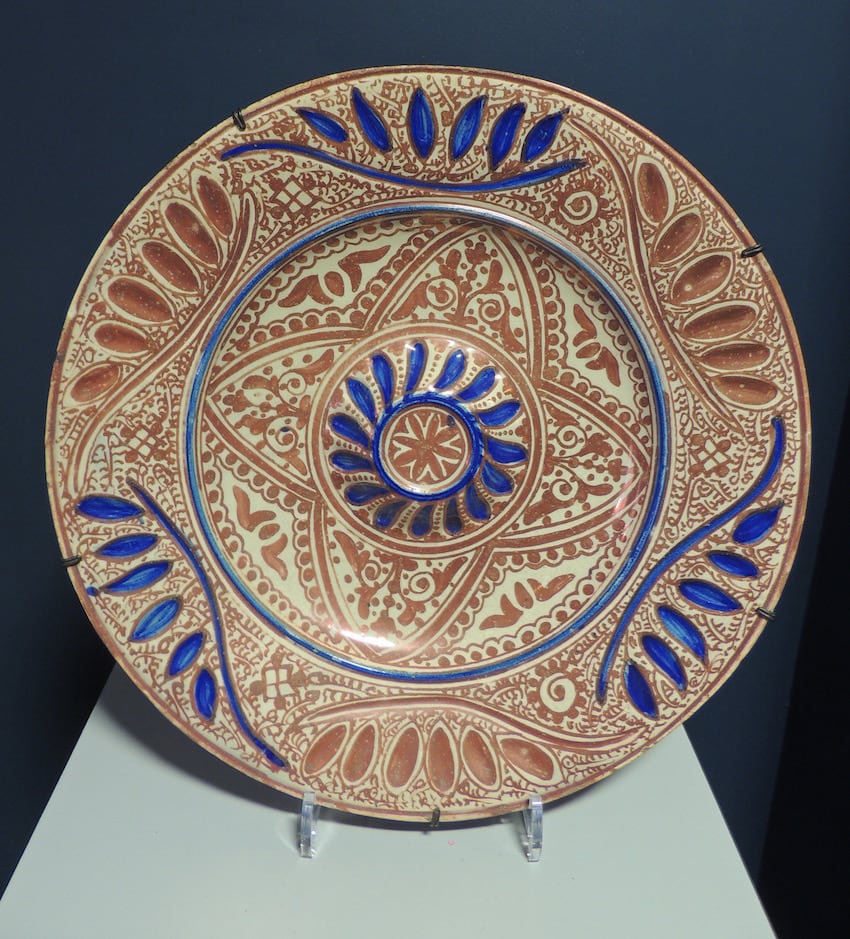 Hispano-Moresque wall charger, 19th Century CE