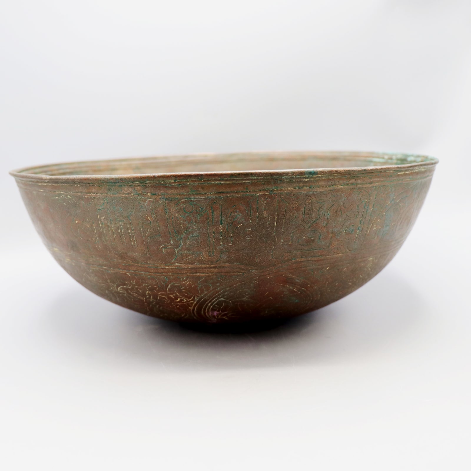 Ghaznavid Incised Figural Bowl, depicting a King, 12th Century CE