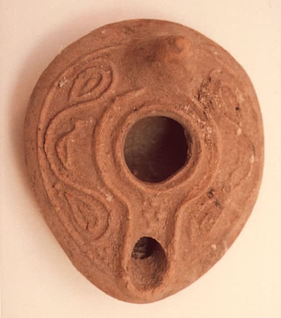 Oil Lamp with Floral Motifs and Birds, 400 CE - 600 CE