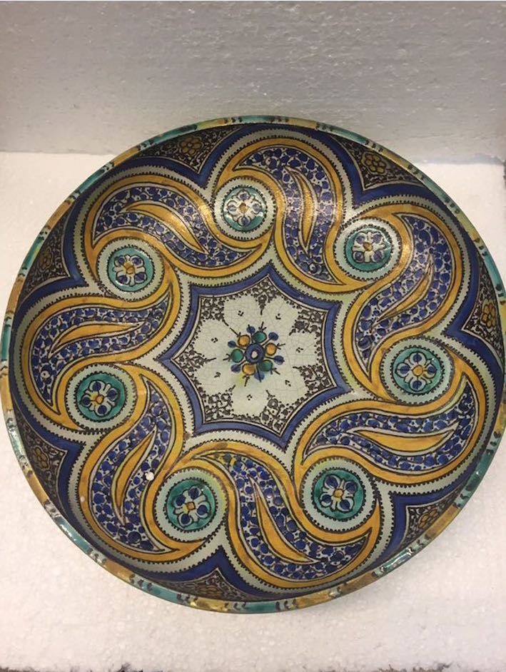 Earthenware plate of Moroccan workshop with multicoloured floral decoration, 1860 CE - 1910 CE