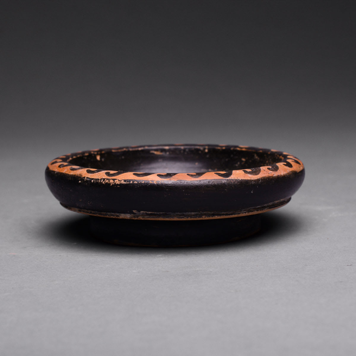 Apulian Red-Figure Dish, 400 BCE - 300 BCE