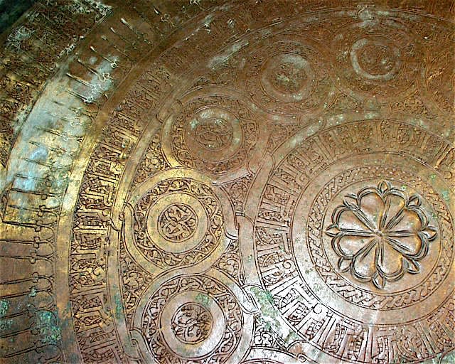 Bronze circular tray with incised decoration, 1200 CE - 1300 CE