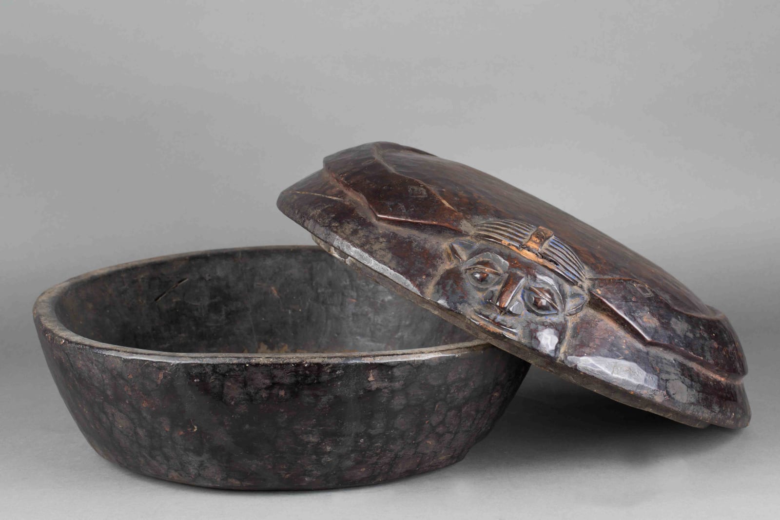 Large circular wooden carved African lidded recipient