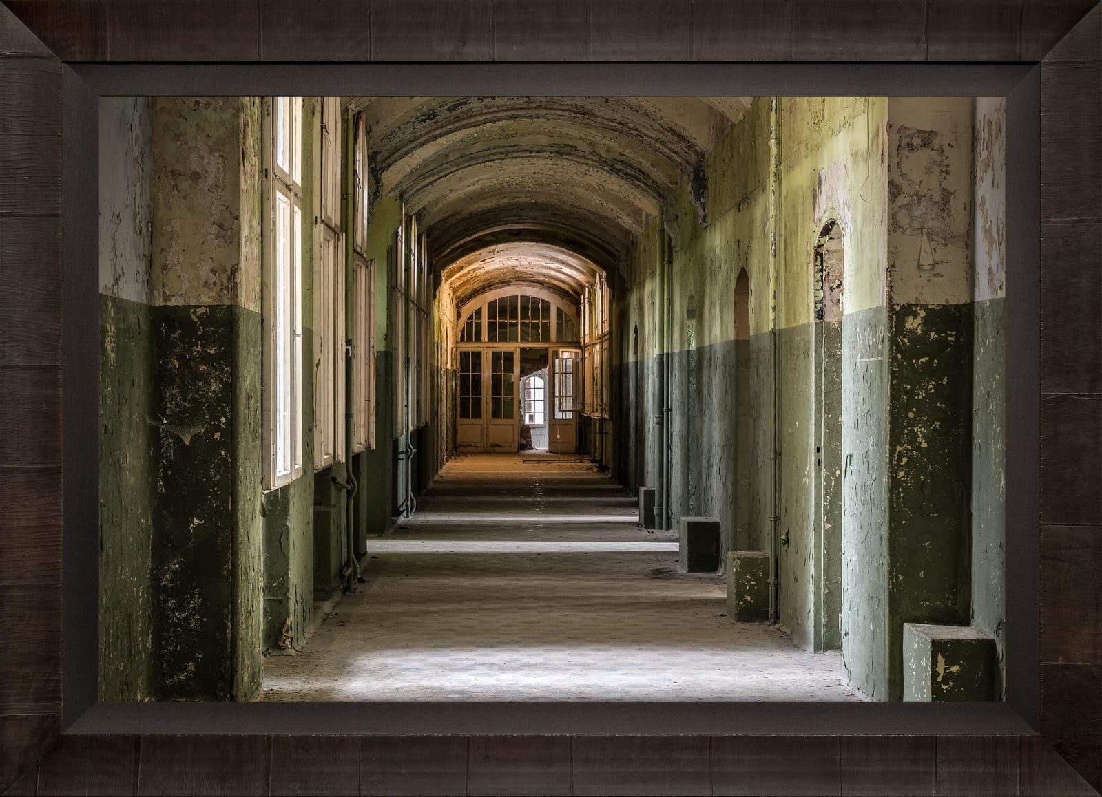 Mario Basner, Corridor, Tabacchino Frame, Dark Ash, Black Liner